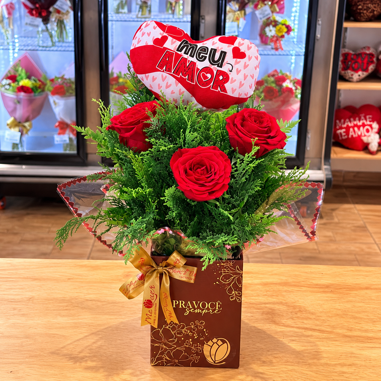 Flower Box TE AMO, MEU AMOR (almofada e 3 rosas)