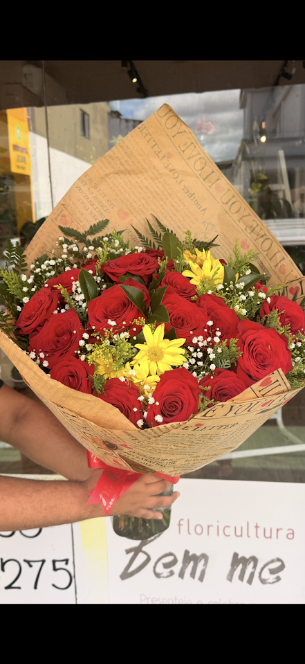 Buquê com 18 Rosas Completo