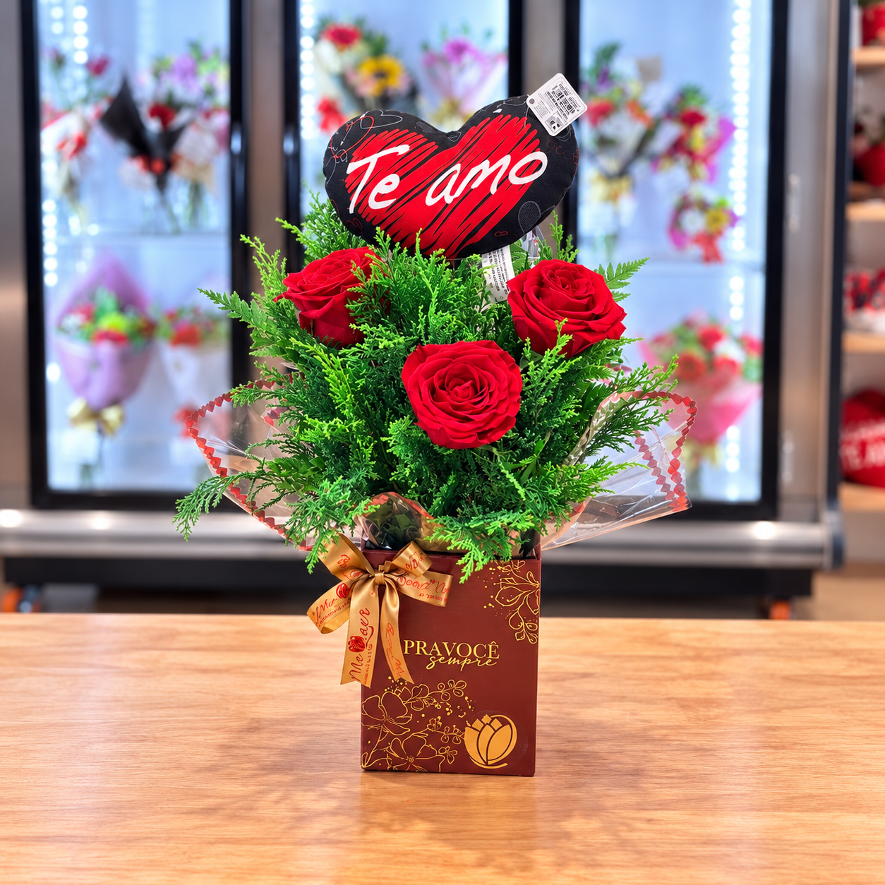 Flower Box TE AMO (almofada e 3 rosas)