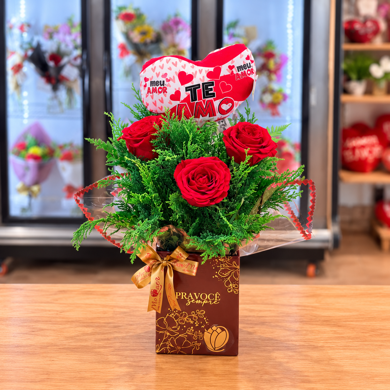 Flower Box TE AMO, MEU AMOR (almofada e 3 rosas)