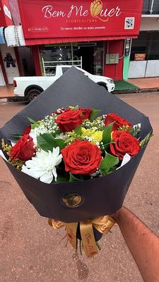 Buquê com 6 Rosas Naturais Completo em Papelaria